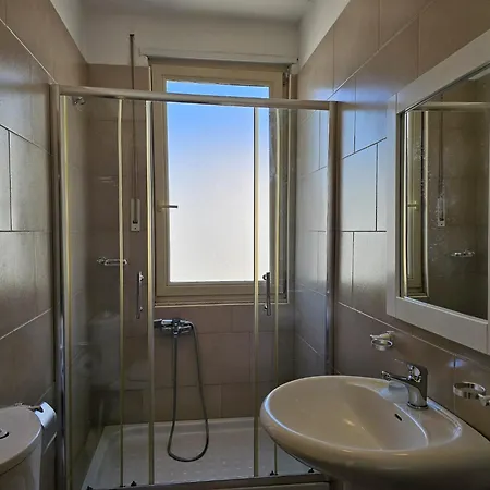 Apartment In Saranda Near Sandy Beach شقة ساراندا