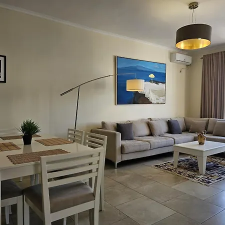 Apartment In Saranda Near Sandy Beach شقة *