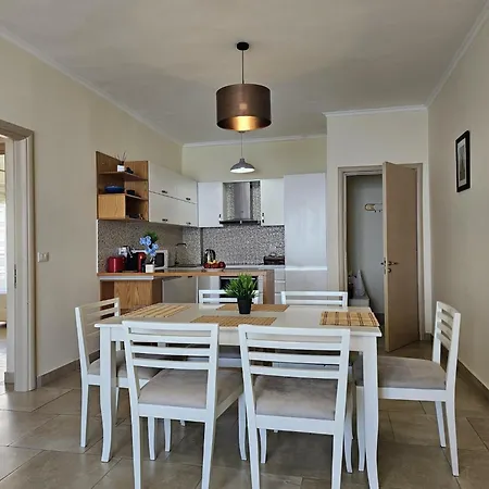 شقة Apartment In Saranda Near Sandy Beach ساراندا