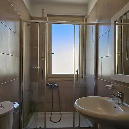 Apartment In Saranda Near Sandy Beach شقة
