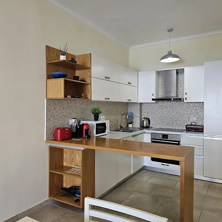 Apartment In Saranda Near Sandy Beach ساراندا