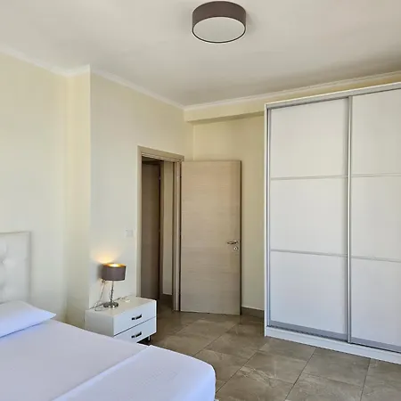 Apartment In Saranda Near Sandy Beach شقة *